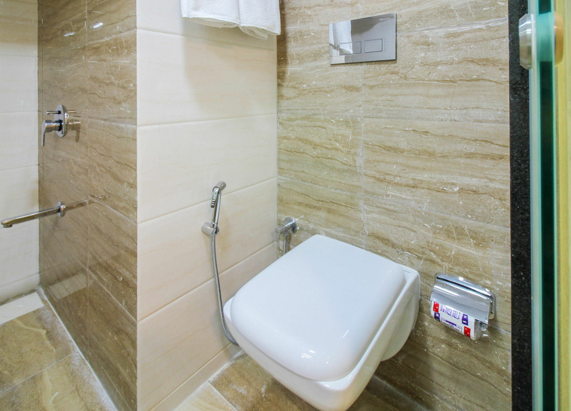 Fabhotel Plus Embassy Park Bombay Eksteriør billede